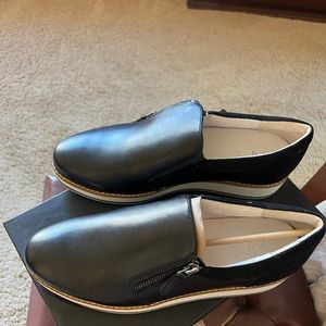 Gorgeous and Fashionable  black leather sneakers with zippers